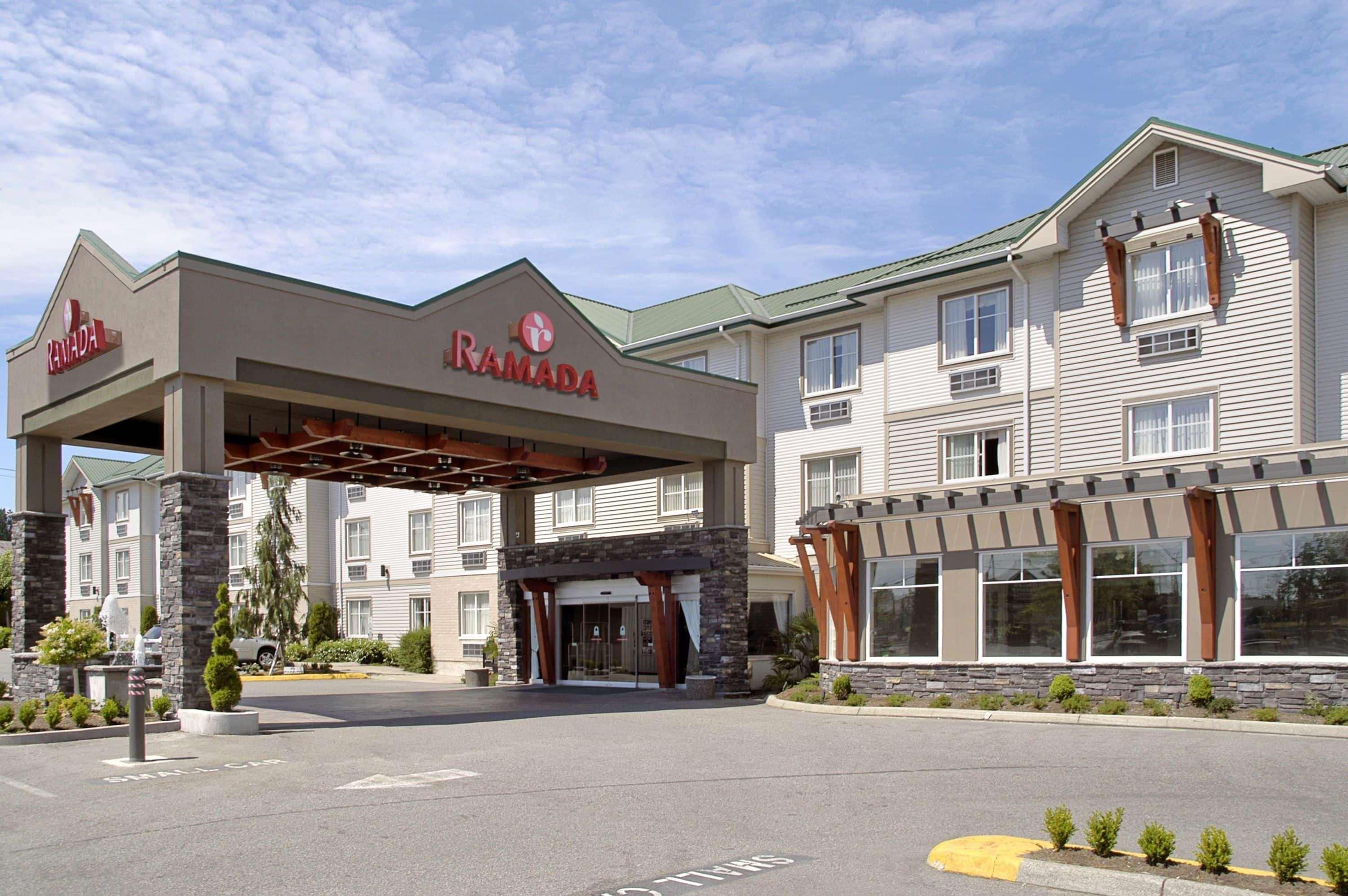 Ramada By Wyndham Surrey/Langley Hotel Exterior foto